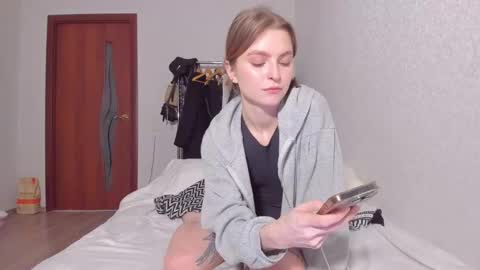 Snapshot of mollydangerous chatting on 02.23.25 Taisha online show from 02.23.25