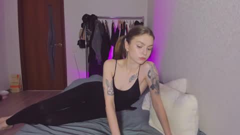 Snapshot of mollydangerous chatting on 02.26.25 Taisha online show from 02.26.25