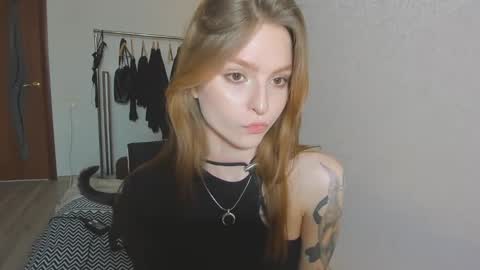 Snapshot of mollydangerous chatting on 03.07.25 Taisha online show from 03.07.25