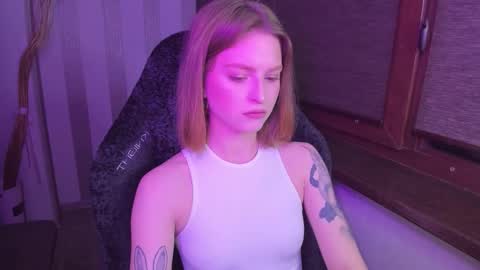 Snapshot of mollydangerous chatting on 10.12.25 Taisha online show from 10.12.25