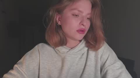 Snapshot of mollydangerous chatting on 10.30.25 Taisha online show from 10.30.25