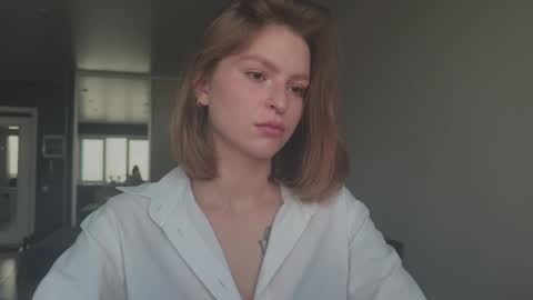 Snapshot of mollydangerous chatting on 10.31.25 Taisha online show from 10.31.25