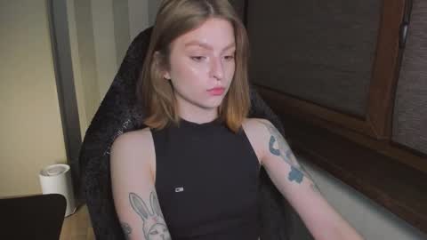 Snapshot of mollydangerous chatting on 11.04.25 Taisha online show from 11.04.25