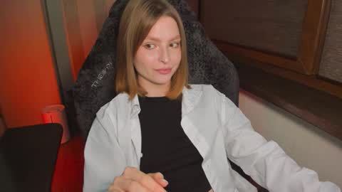 Snapshot of mollydangerous chatting on 11.07.25 Taisha online show from 11.07.25