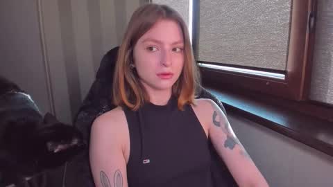 Snapshot of mollydangerous chatting on 11.22.25 Taisha online show from 11.22.25