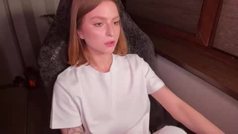 Snapshot of mollydangerous chatting on 11.24.25 Taisha online show from 11.24.25