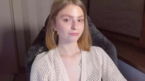 Snapshot of mollydangerous chatting on 11.30.25 Taisha online show from 11.30.25