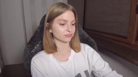 Snapshot of mollydangerous chatting on 12.17.25 Taisha online show from 12.17.25