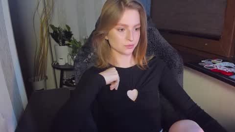 Snapshot of mollydangerous chatting on 03.08.26 Taisha online show from 03.08.26