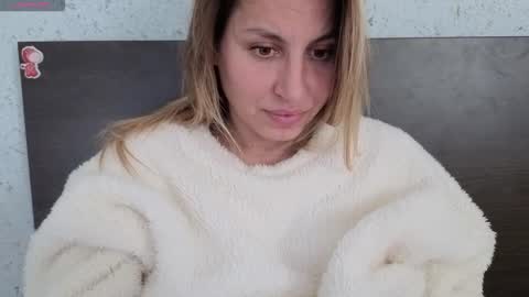 Snapshot of mollyforyou chatting on 11.18.25 Nica follow me online show from 11.18.25