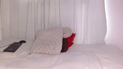  MOLLY  GUNSG online show from 01.28.25