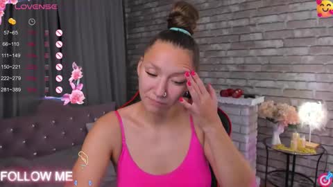 hi im Molly heregreat boobs big heart  warm pussy  online show from 10.10.25