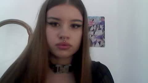 Snapshot of mollysexgirl chatting on 07.15.26 Molly online show from 07.15.26