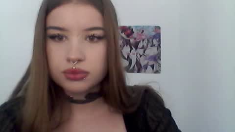 Snapshot of mollysexgirl chatting on 07.19.26 Molly online show from 07.19.26