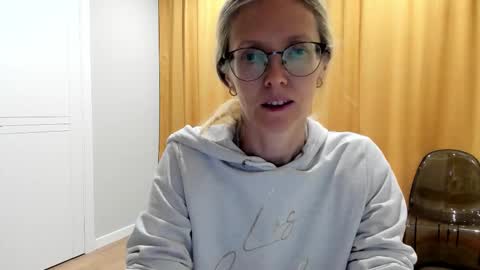 AngelMomm online show from 10.19.25