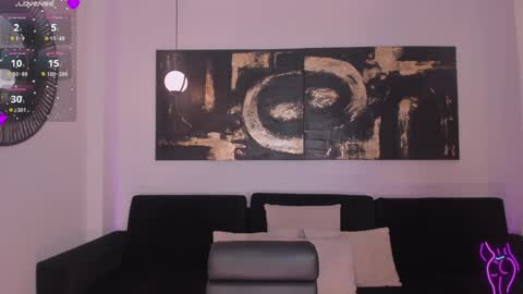 Molly Sunders online show from 01.25.25