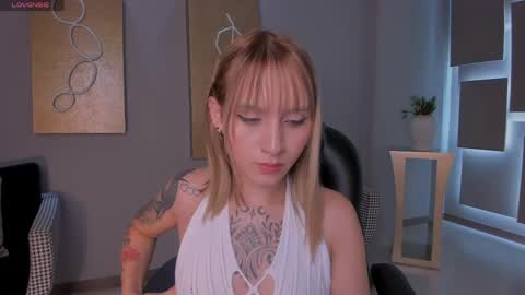 Molly Sunders online show from 05.04.26