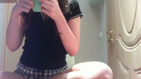 Snapshot of momentbeforedown chatting on 11.16.25 Hailey online show from 11.16.25