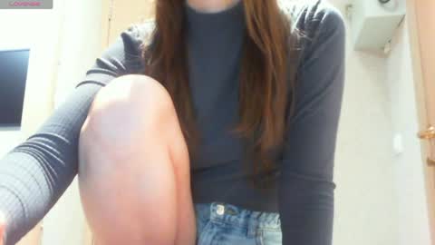 Snapshot of momentbeforedown chatting on 03.26.26 Hailey online show from 03.26.26