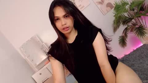 MOMIKHEM online show from 09.24.25