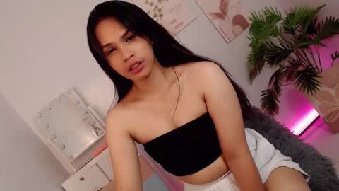 MOMIKHEM online show from 09.25.25