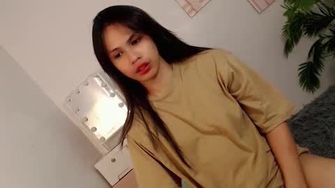 MOMIKHEM online show from 10.04.25