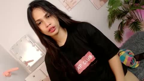 MOMIKHEM online show from 10.05.25