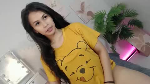 MOMIKHEM online show from 12.14.25