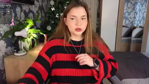 Snapshot of momiji_i chatting on 01.15.26 Leah online show from 01.15.26