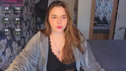 Snapshot of momiji_i chatting on 02.06.26 Leah online show from 02.06.26