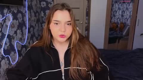 Snapshot of momiji_i chatting on 02.26.26 Leah online show from 02.26.26