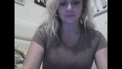 Snapshot of mommabearanpoppabear850 chatting on 09.28.25 mommabearanpoppabear850 online show from 09.28.25