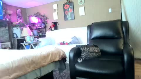 Snapshot of mommamadesissy chatting on 03.07.25 Bink online show from 03.07.25