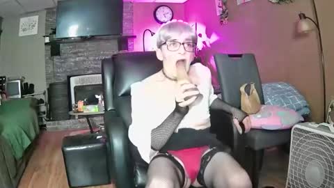 Snapshot of mommamadesissy chatting on 03.07.26 Bink online show from 03.07.26