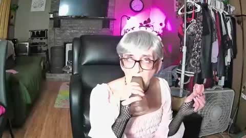 Snapshot of mommamadesissy chatting on 03.14.26 Bink online show from 03.14.26