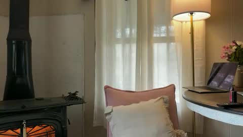 Mia  online show from 11.29.25