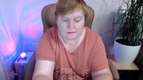 Snapshot of mommy99x chatting on 12.08.24 Mommy99X online show from 12.08.24