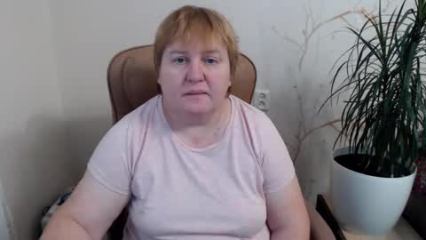 Snapshot of mommy99x chatting on 12.10.24 Mommy99X online show from 12.10.24