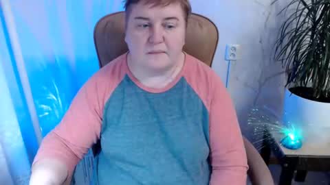 Snapshot of mommy99x chatting on 01.07.25 Mommy99X online show from 01.07.25