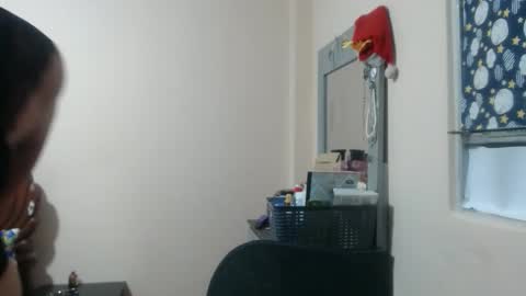 Snapshot of mommy_sexy2 chatting on 12.18.25 zarai online show from 12.18.25