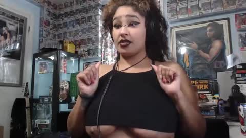 Snapshot of mommybubbles chatting on 02.13.25 Mommy bubbles online show from 02.13.25