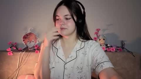 Snapshot of momomochi_ chatting on 03.08.26 Momo online show from 03.08.26