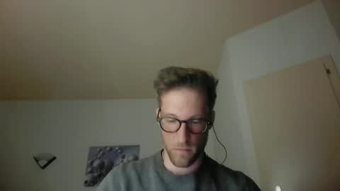 Snapshot of moms_little_monster chatting on 12.15.24 moms_little_monster online show from 12.15.24