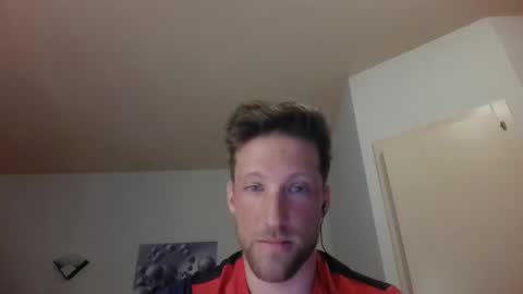 Snapshot of moms_little_monster chatting on 12.16.24 moms_little_monster online show from 12.16.24