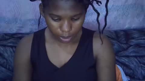 Snapshot of momsdoll chatting on 01.06.26 momsdoll online show from 01.06.26