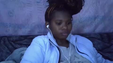 Snapshot of momsdoll chatting on 01.10.26 momsdoll online show from 01.10.26