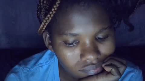 Snapshot of momsdoll chatting on 01.10.26 momsdoll online show from 01.10.26