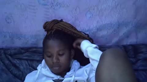 Snapshot of momsdoll chatting on 01.11.26 momsdoll online show from 01.11.26