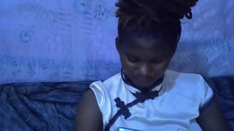 Snapshot of momsdoll chatting on 01.14.26 momsdoll online show from 01.14.26