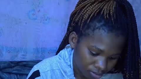 Snapshot of momsdoll chatting on 01.19.26 momsdoll online show from 01.19.26